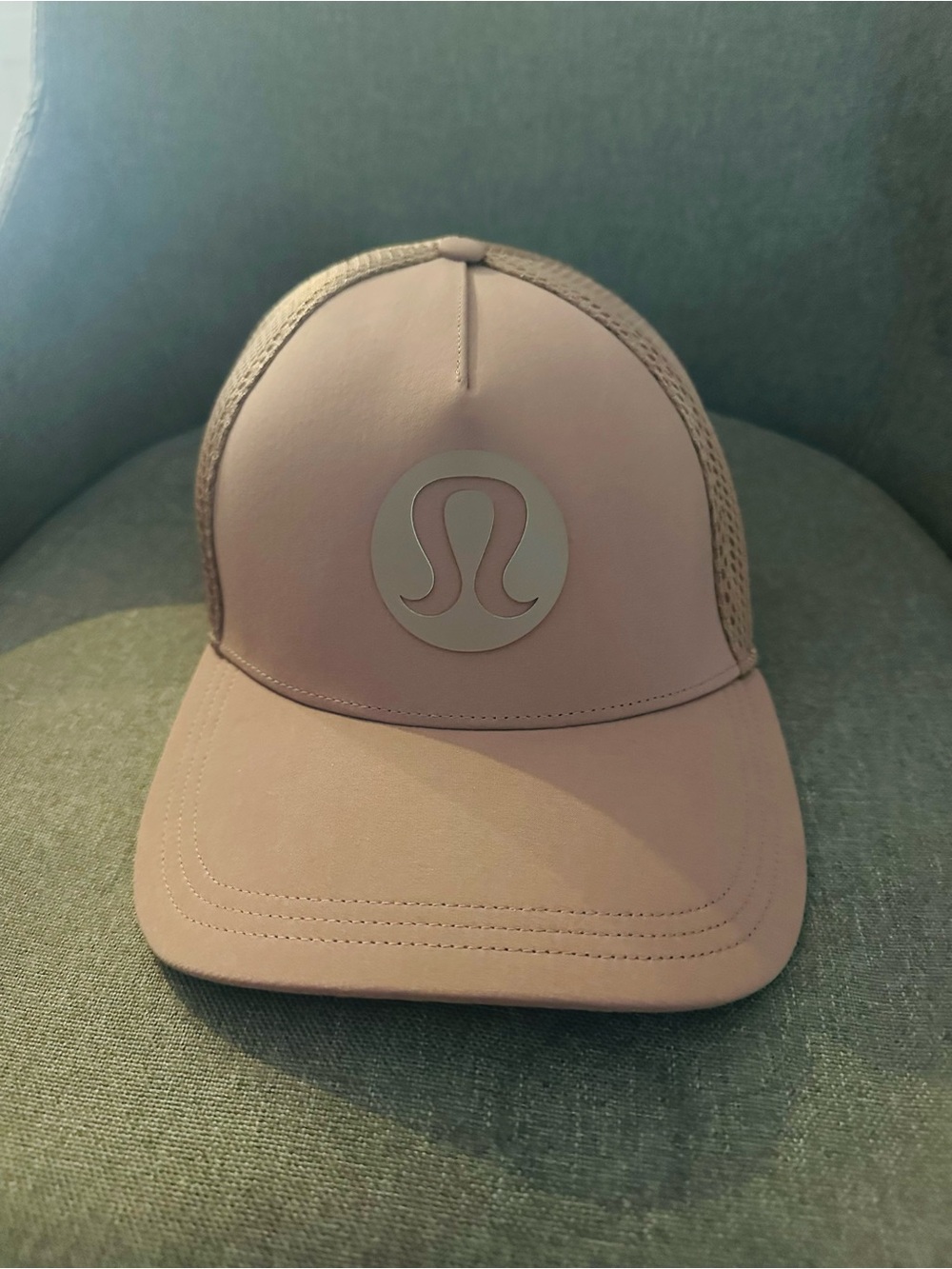 lululemon athletica unisex Mesh Trucker Hat in “Twilight Rose” colour size L/XL